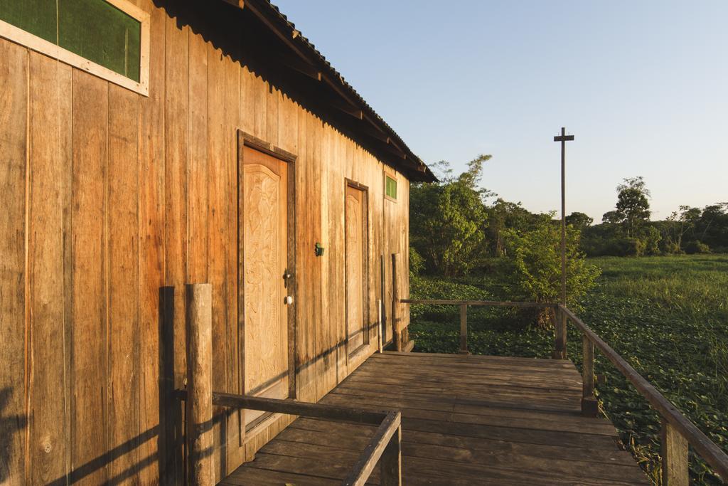 Amazon Arowana Lodge Careiro Екстериор снимка