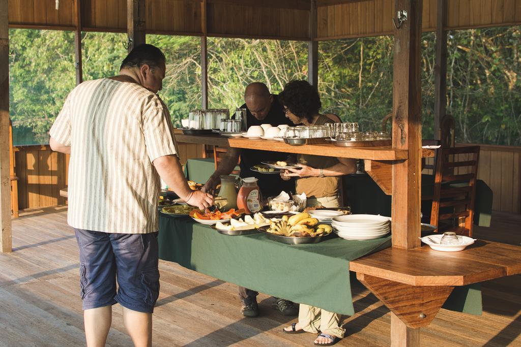 Amazon Arowana Lodge Careiro Екстериор снимка